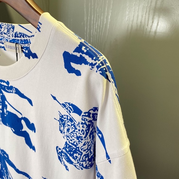 Burberry Equestrian Knight Logo Cotton T-shirt for Men - Picture 6 of 8